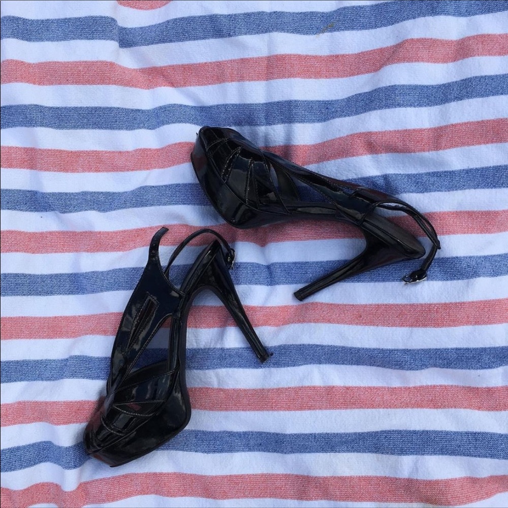 Glossy Black High Heeled Pumps